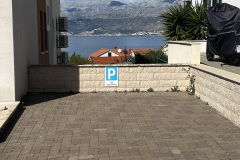 Loft-Apartment Postira eigener Aussenparkplatz