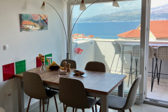 Loft-Apartment Esstisch mit Balkon